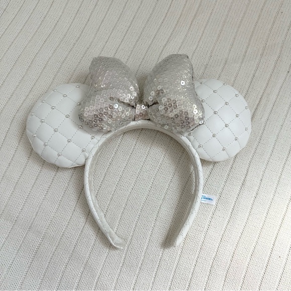 Disney Accessories - Tokyo Disney White with Pearls Minnie Mouse Ears with Sequin Bow